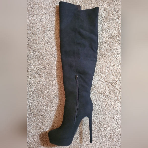 Thigh high lace boots - Picture 2 of 4